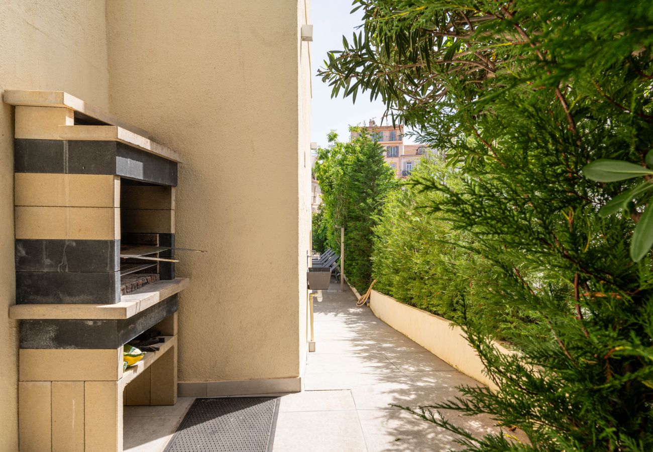 Villa in Cannes - Renovated 5 bedroom villa 1km from la croisette