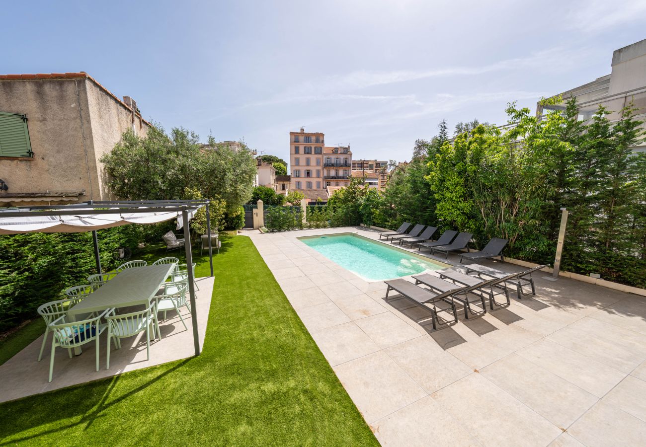 Villa in Cannes - Renovated 5 bedroom villa 1km from la croisette