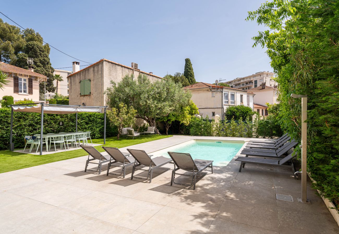 Villa in Cannes - Renovated 5 bedroom villa 1km from la croisette