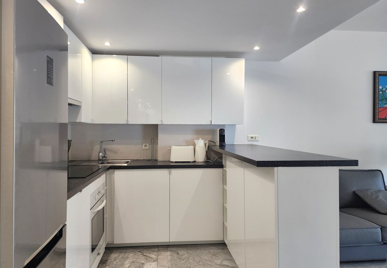 Apartment in Cannes - 3-bedroom apartment with sea view on the Croisette