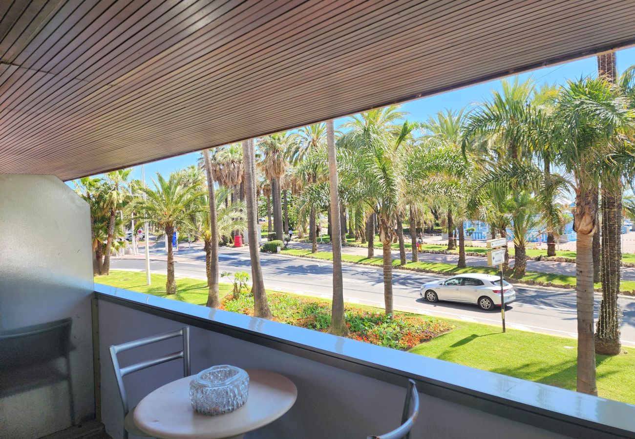 Apartment in Cannes - 3-bedroom apartment with sea view on the Croisette