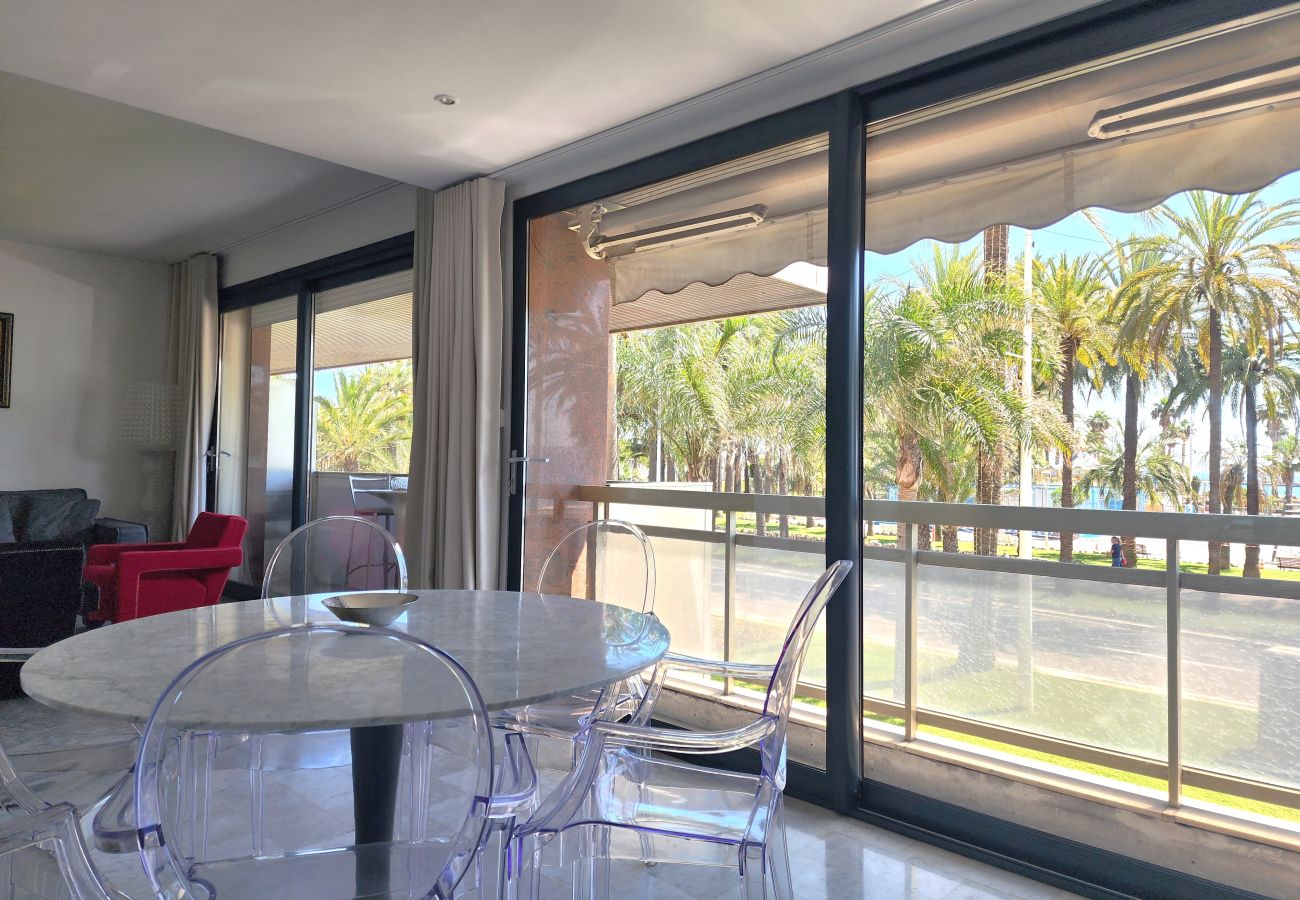 Apartment in Cannes - 3-bedroom apartment with sea view on the Croisette