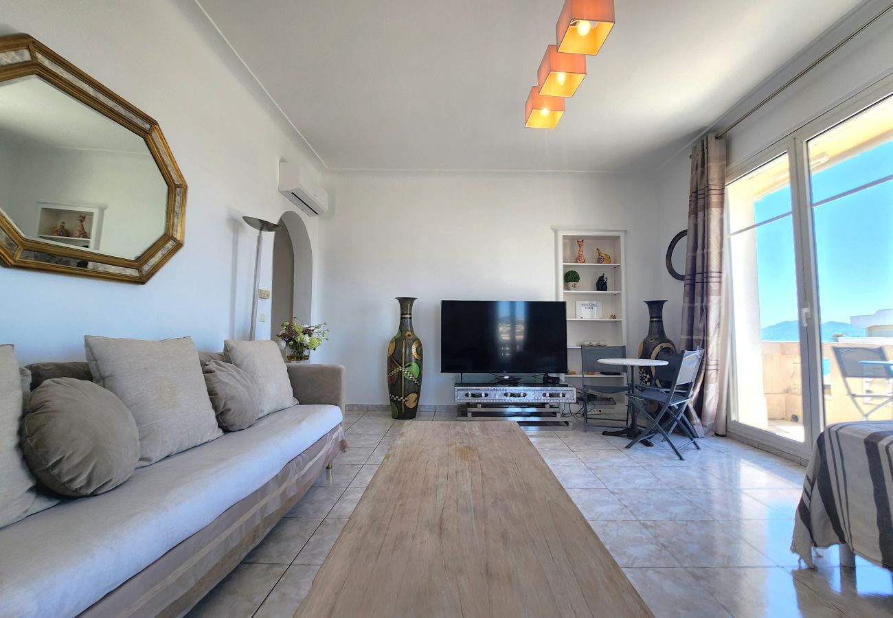 Apartment in Cannes - 2bed flat on the Croisette - 50m from the beach