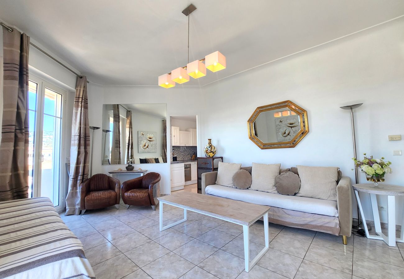 Apartment in Cannes - 2bed flat on the Croisette - 50m from the beach