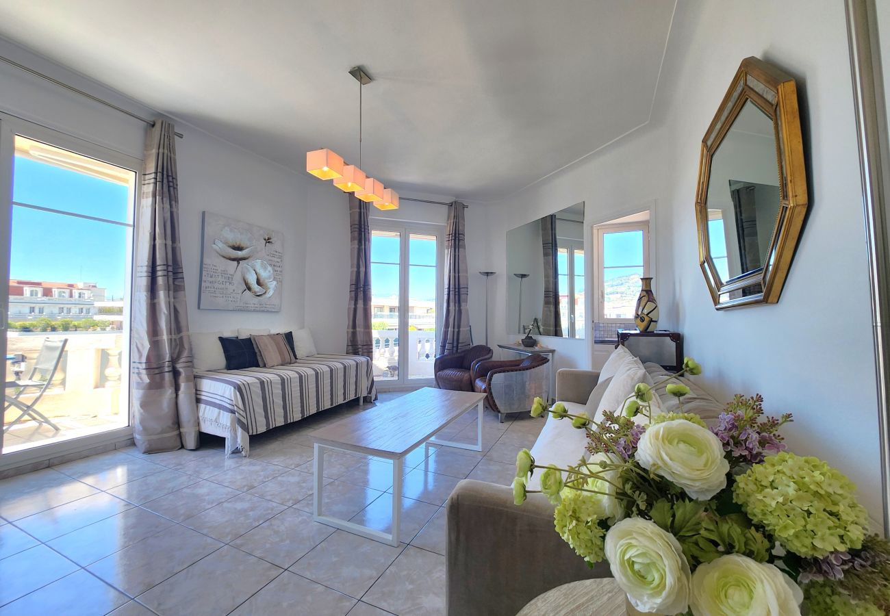 Apartment in Cannes - 2bed flat on the Croisette - 50m from the beach