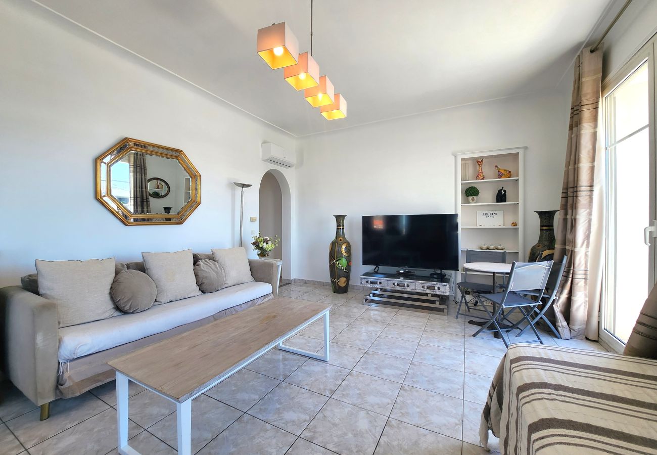 Apartment in Cannes - 2bed flat on the Croisette - 50m from the beach