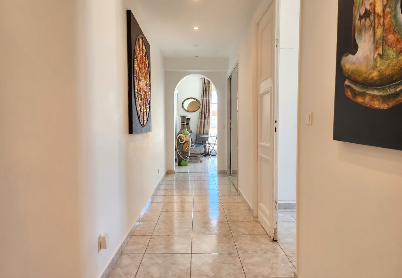 Apartment in Cannes - 2bed flat on the Croisette - 50m from the beach