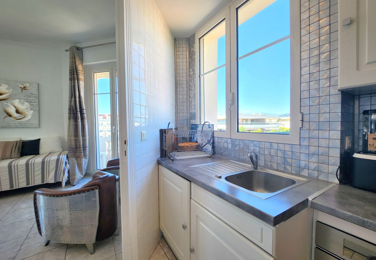 Apartment in Cannes - 2bed flat on the Croisette - 50m from the beach
