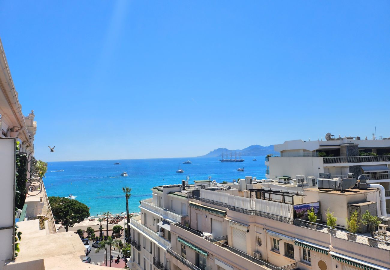 Apartment in Cannes - 2bed flat on the Croisette - 50m from the beach