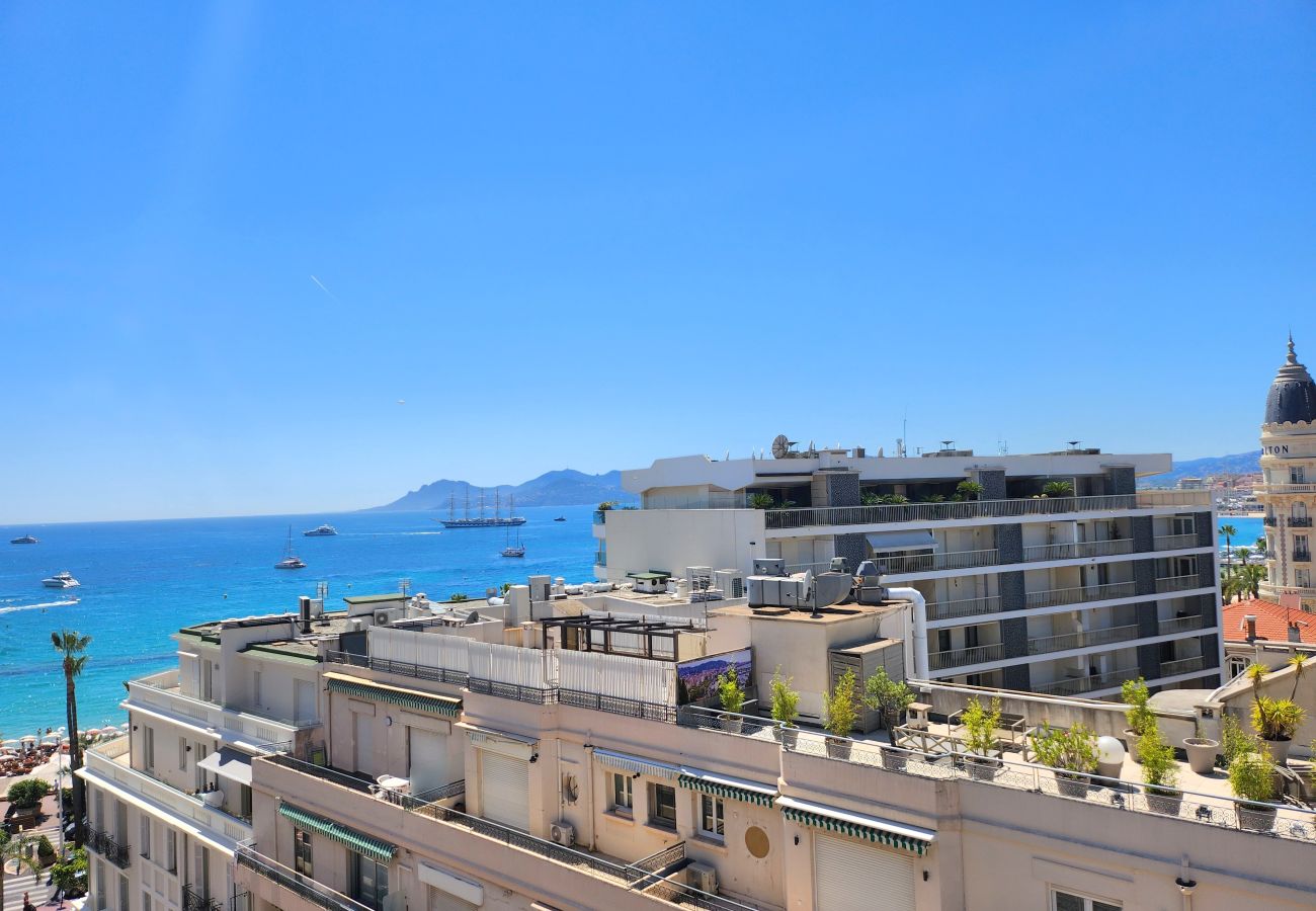 Apartment in Cannes - 2bed flat on the Croisette - 50m from the beach