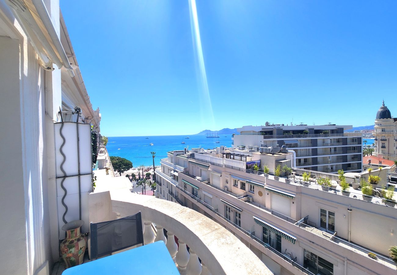 Apartment in Cannes - 2bed flat on the Croisette - 50m from the beach