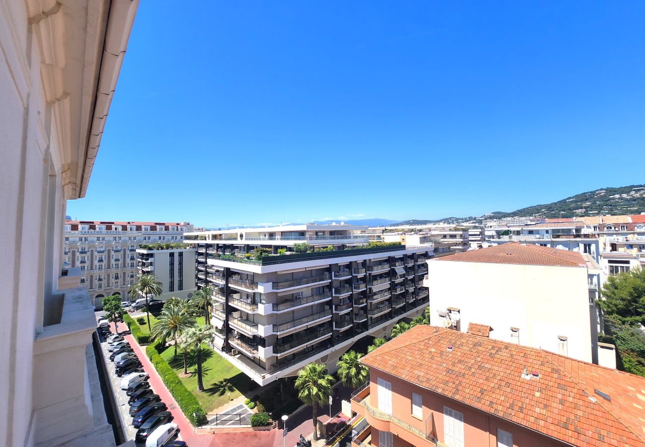 Apartment in Cannes - 2bed flat on the Croisette - 50m from the beach
