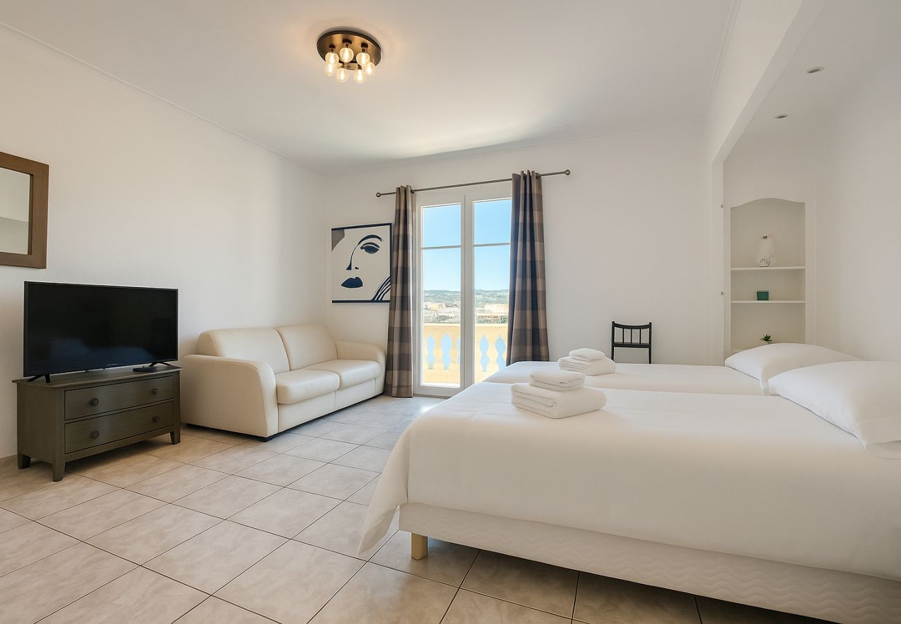 Apartment in Cannes - 2bed flat on the Croisette - 50m from the beach