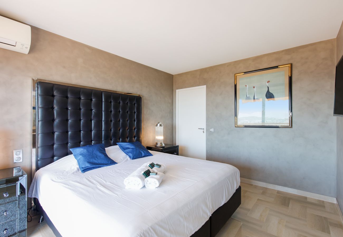 Apartment in Le Cannet - 5bed sea view large terrace with swimming pool 