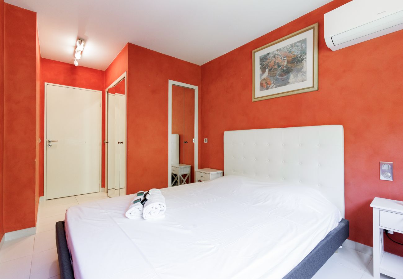 Apartment in Le Cannet - 5bed sea view large terrace with swimming pool 