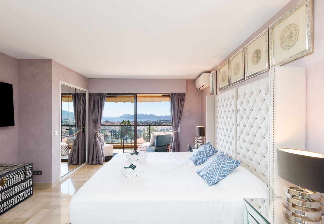 Apartment in Le Cannet - 5bed sea view large terrace with swimming pool 