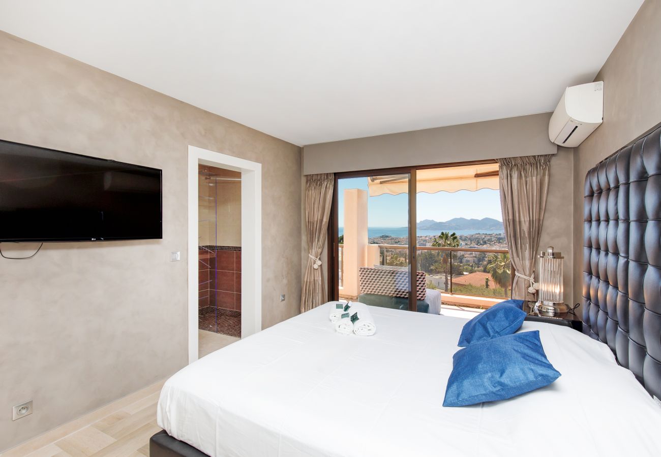Apartment in Le Cannet - 5bed sea view large terrace with swimming pool 