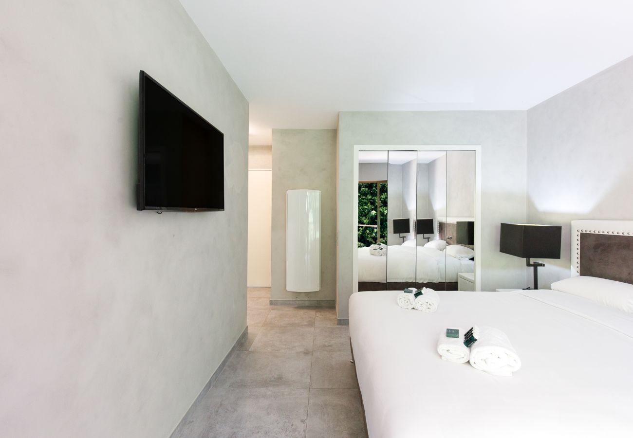 Apartment in Le Cannet - 5bed sea view large terrace with swimming pool 