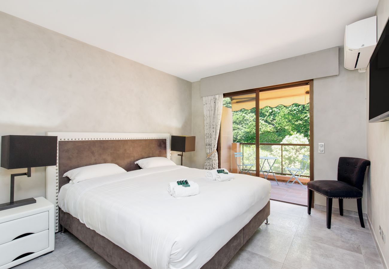 Apartment in Le Cannet - 5bed sea view large terrace with swimming pool 