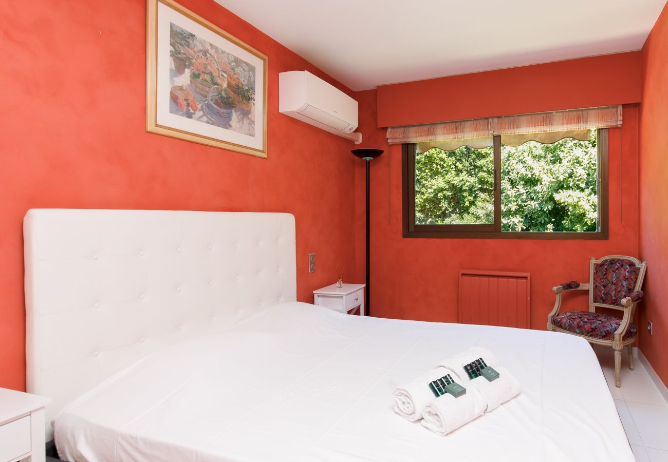 Apartment in Le Cannet - 5bed sea view large terrace with swimming pool 