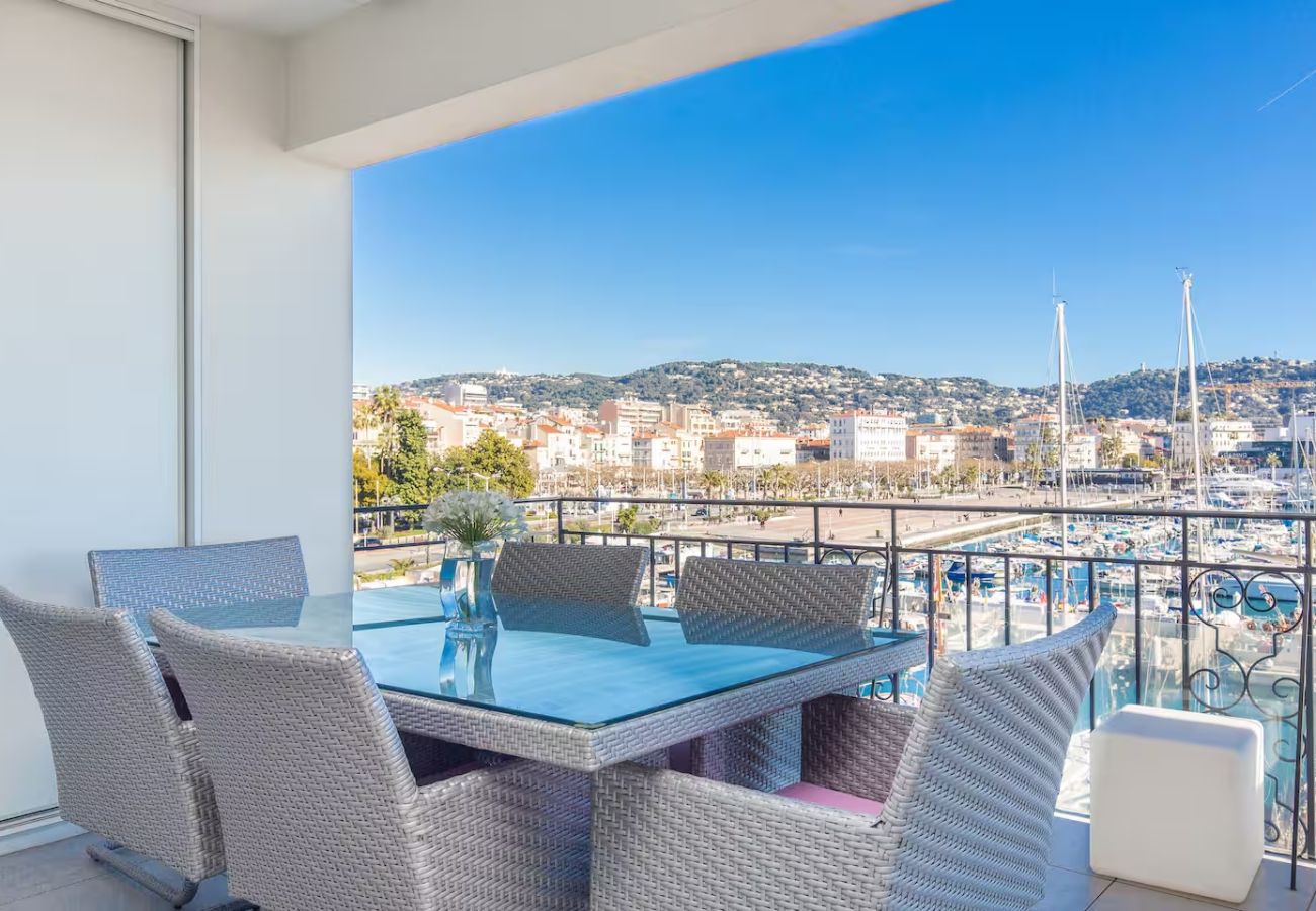 Apartment in Cannes - 3 bedroom flat with panoramic sea view - 500m Croisette