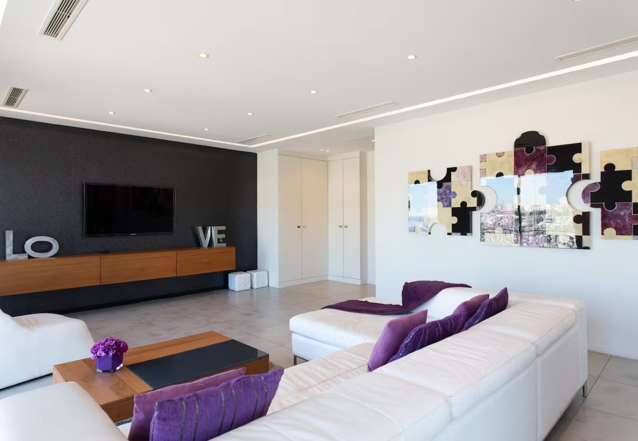 Apartment in Cannes - 3 bedroom flat with panoramic sea view - 500m Croisette
