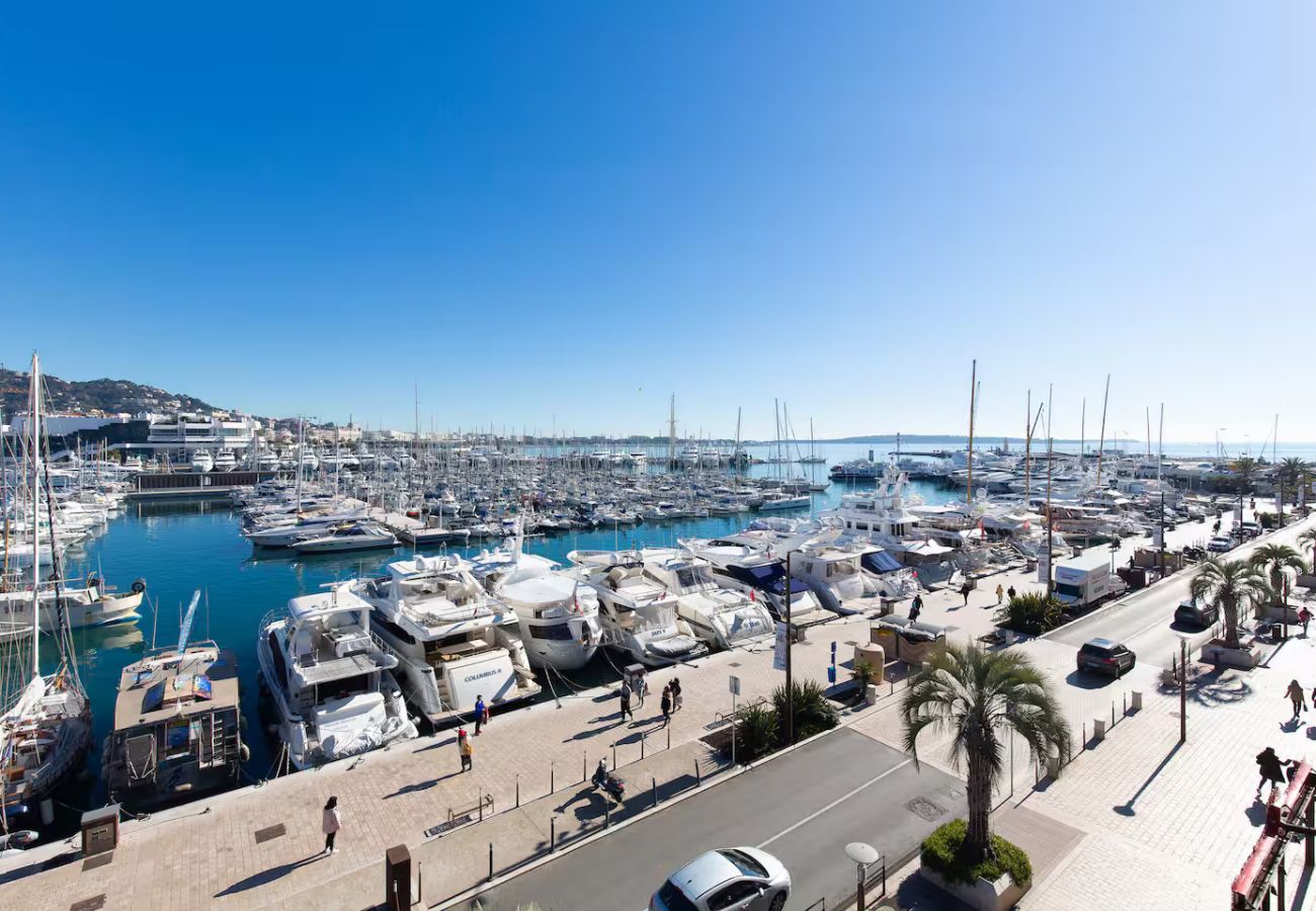 Apartment in Cannes - 3 bedroom flat with panoramic sea view - 500m Croisette