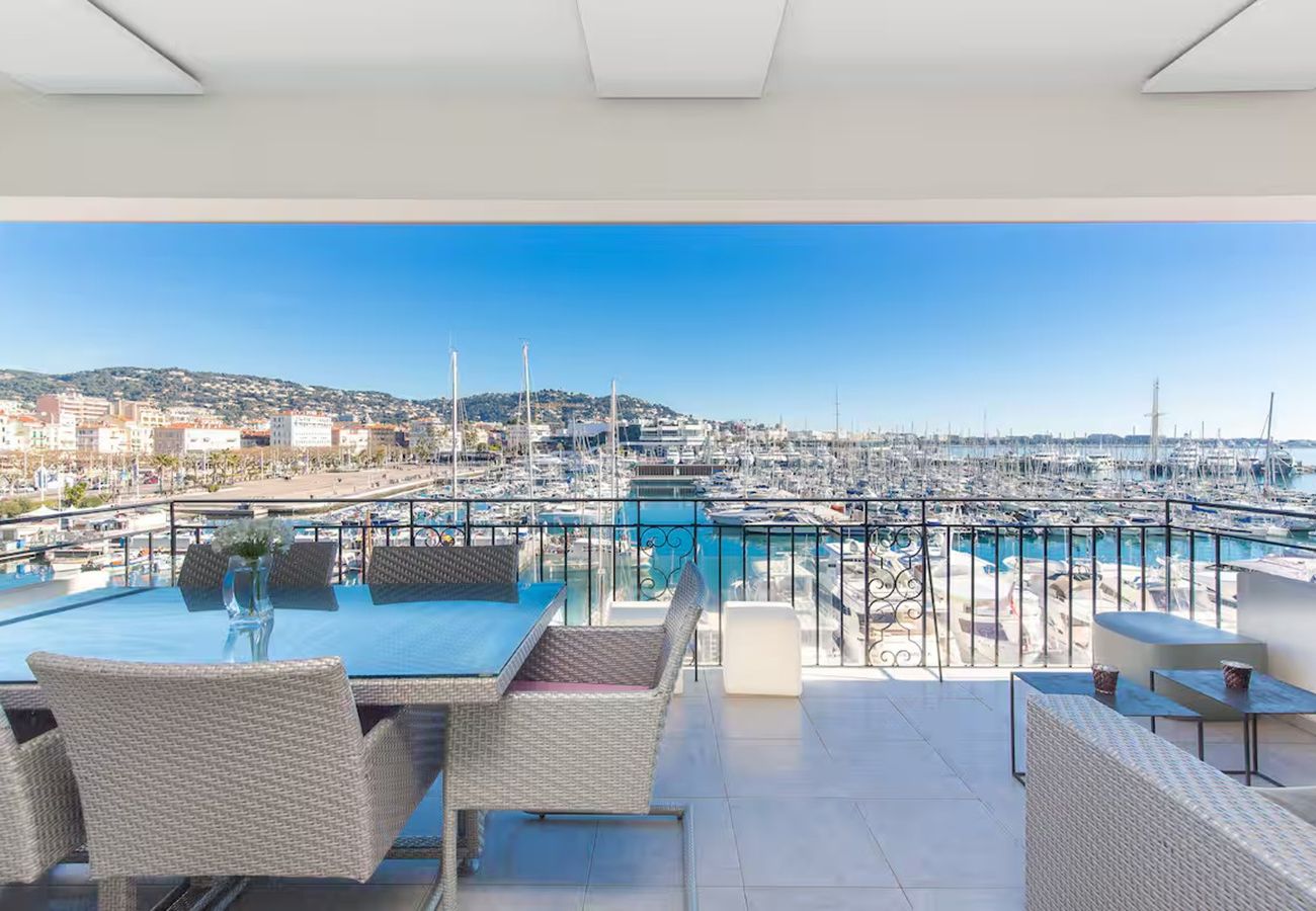 Apartment in Cannes - 3 bedroom flat with panoramic sea view - 500m Croisette