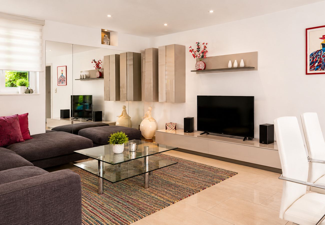 Apartment in Cannes - 2-bedroom flat in Cannes city centre