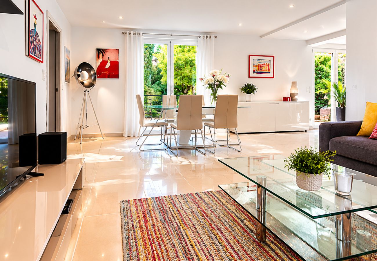 Apartment in Cannes - 2-bedroom flat in Cannes city centre