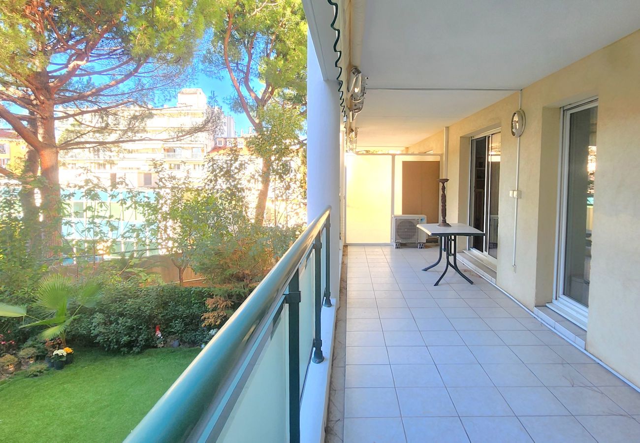 Apartment in Cannes - 3-room air-conditioned apartment in central Cannes - Parking