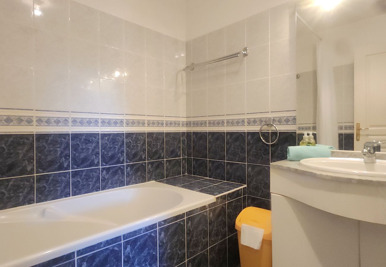 Apartment in Cannes - 3-room air-conditioned apartment in central Cannes - Parking