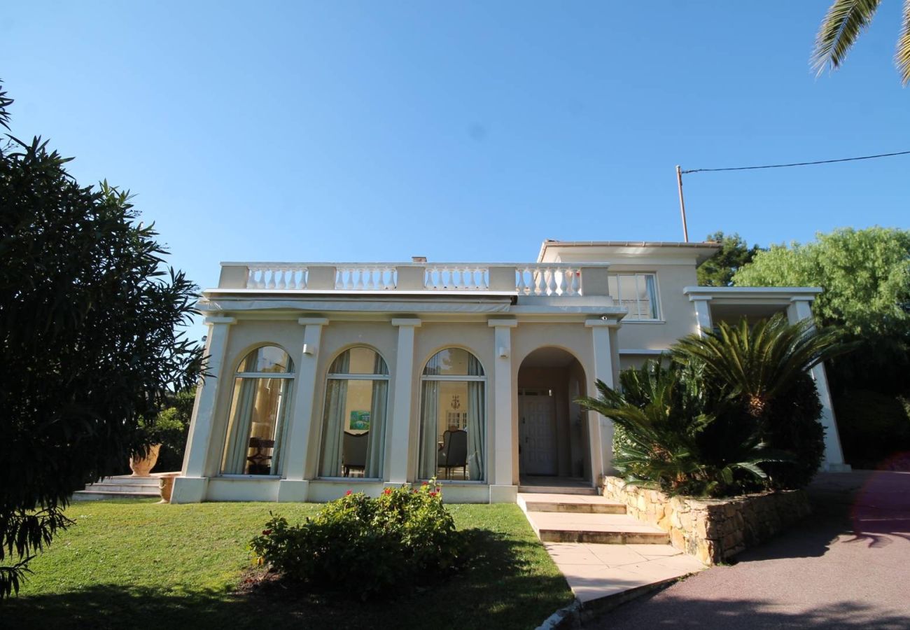 Villa in Cannes - 5-bedroom villa in central Cannes with private pool