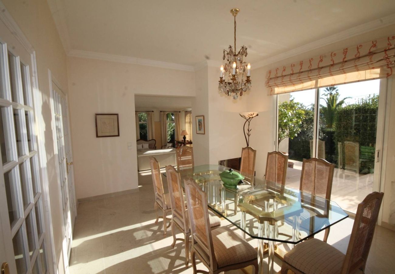Villa in Cannes - 5-bedroom villa in central Cannes with private pool