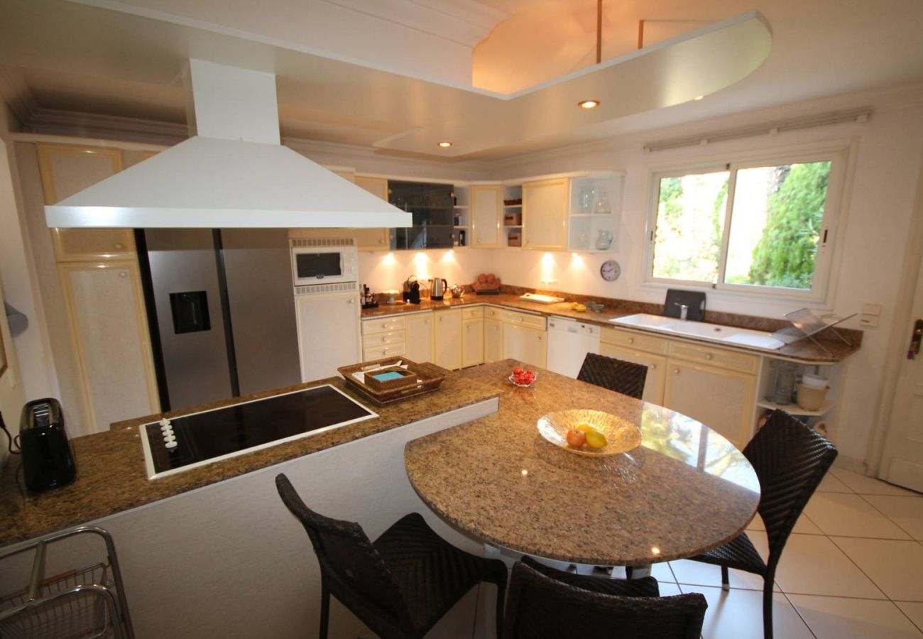 Villa in Cannes - 5-bedroom villa in central Cannes with private pool