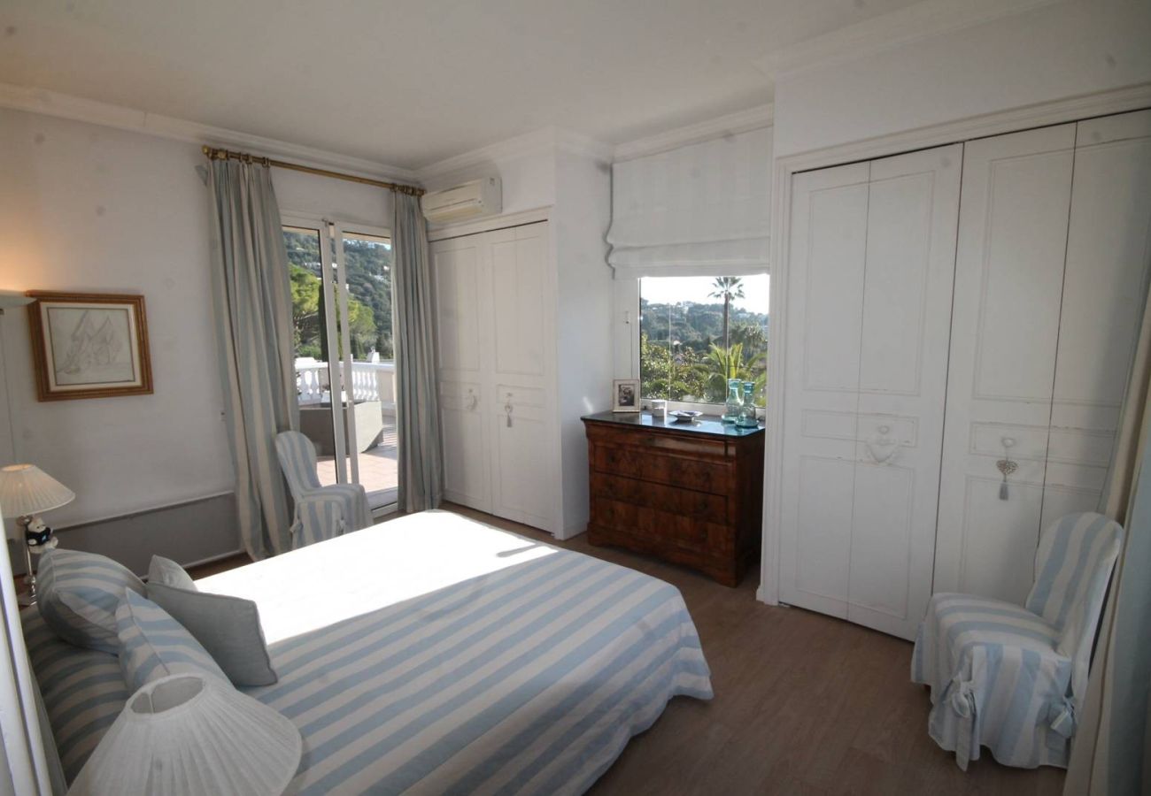 Villa in Cannes - 5-bedroom villa in central Cannes with private pool