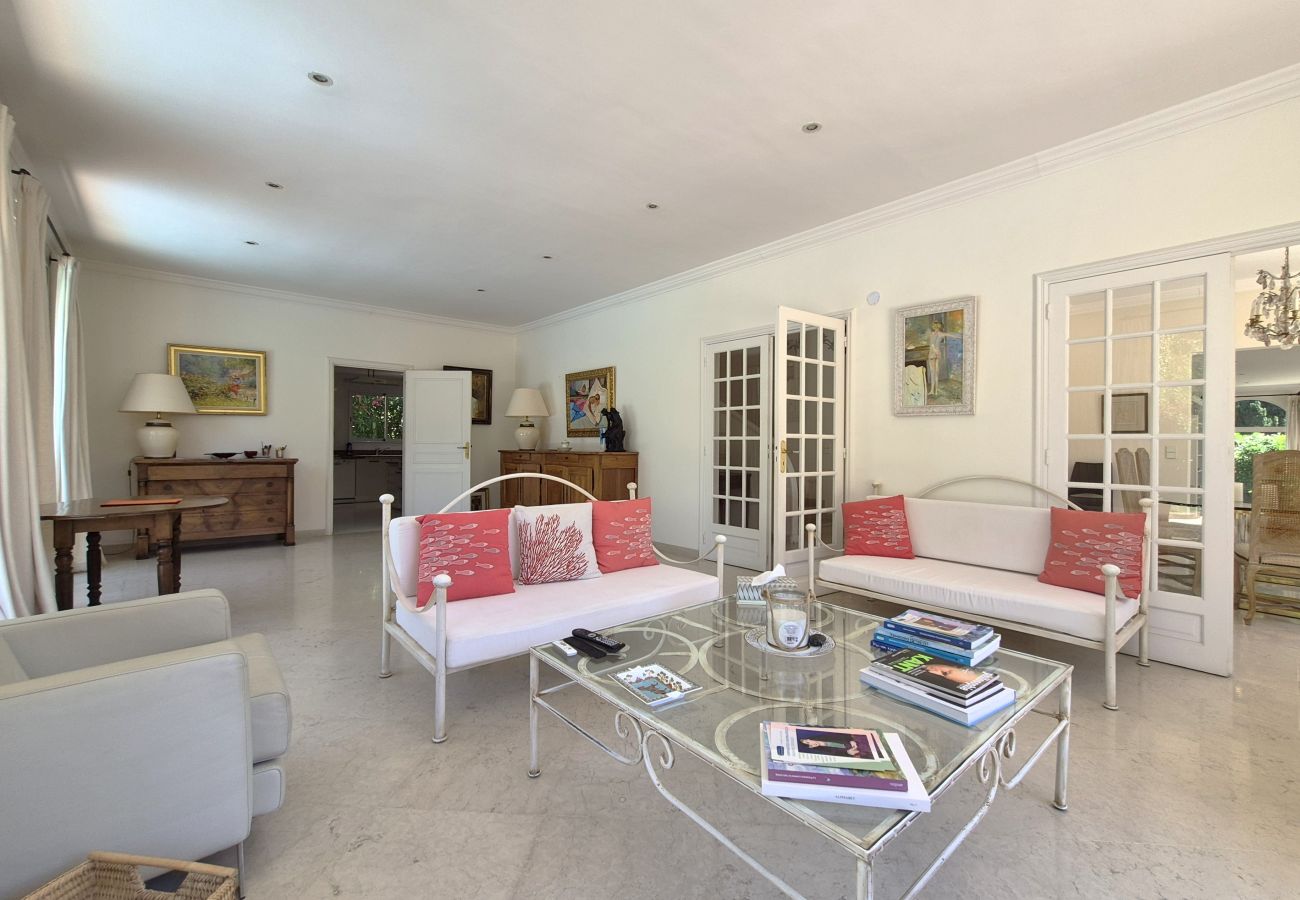 Villa in Cannes - 5-bedroom villa in central Cannes with private pool