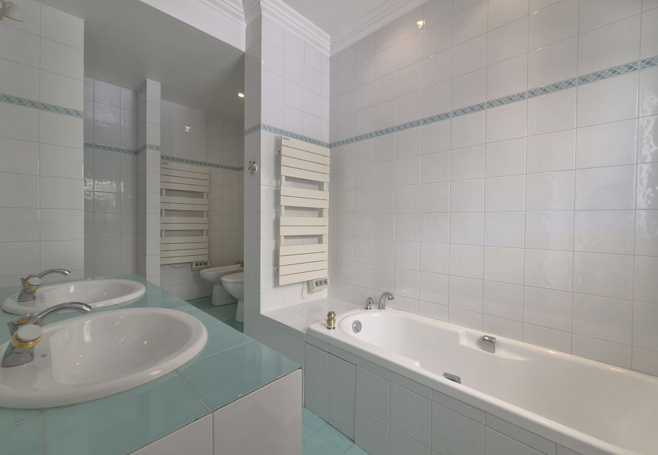 Villa in Cannes - 5-bedroom villa in central Cannes with private pool