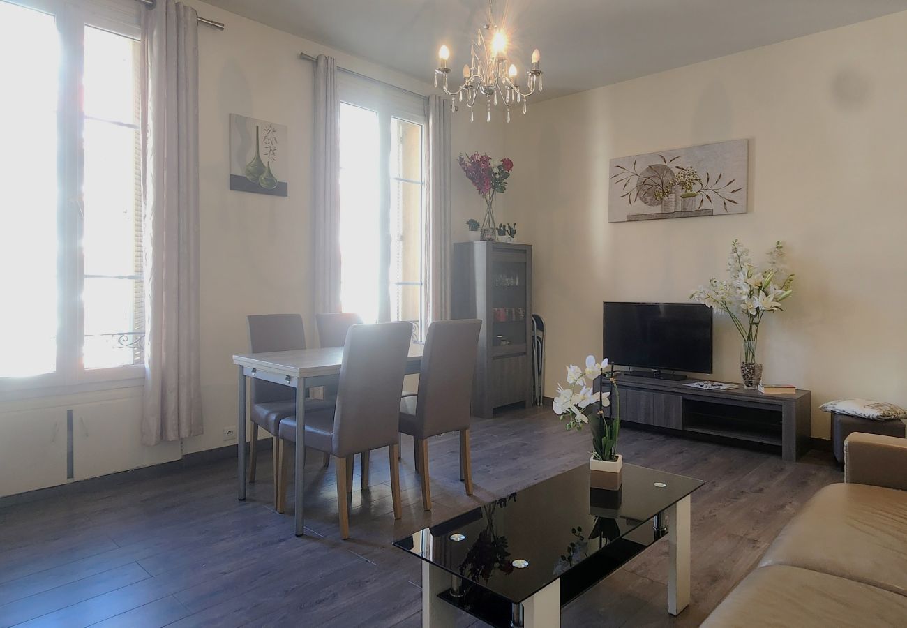 Apartment in Cannes - 3-bedroom apartment city center with private parking - 300 metres from the beaches 