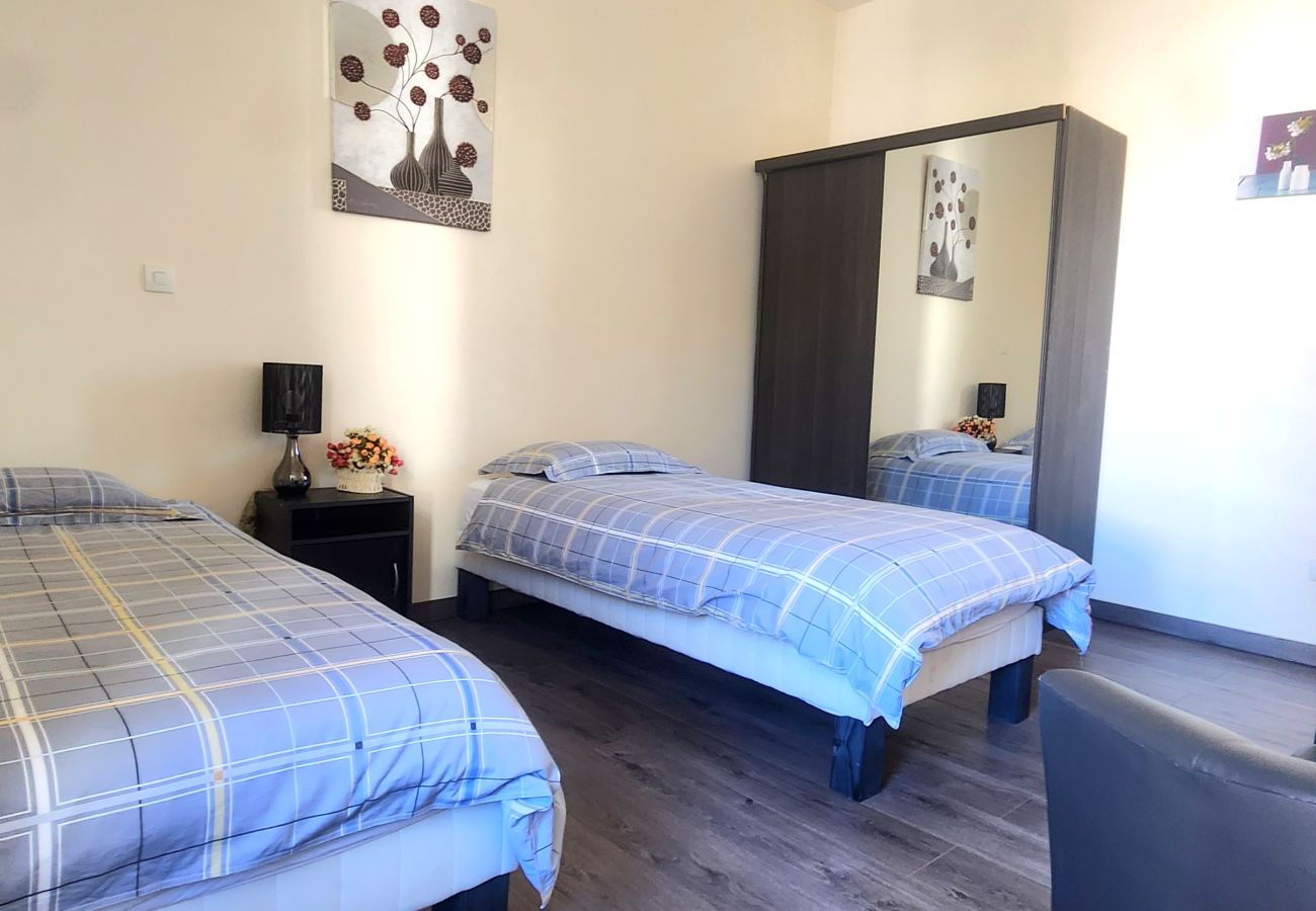 Apartment in Cannes - 3-bedroom apartment city center with private parking - 300 metres from the beaches 