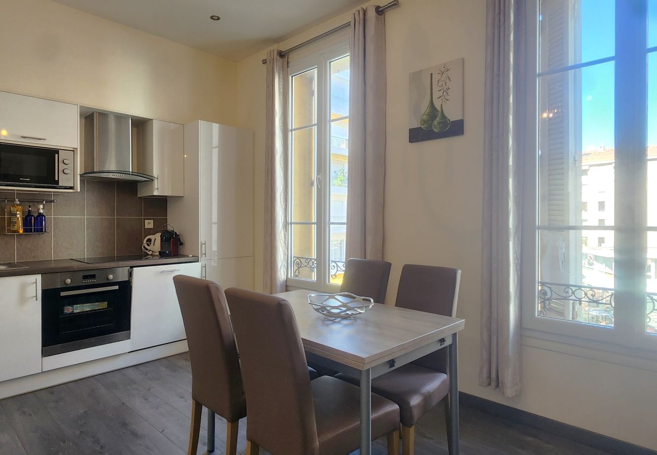Apartment in Cannes - 3-bedroom apartment city center with private parking - 300 metres from the beaches 