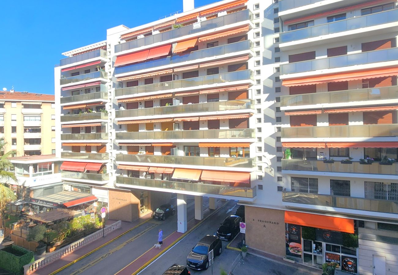 Apartment in Cannes - 3-bedroom apartment city center with private parking - 300 metres from the beaches 