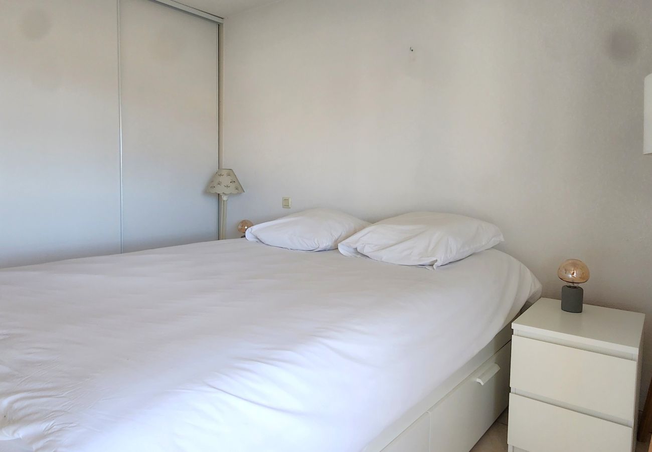 Apartment in Cannes - 2 bedrooms with private parking - 700 metres from the beaches