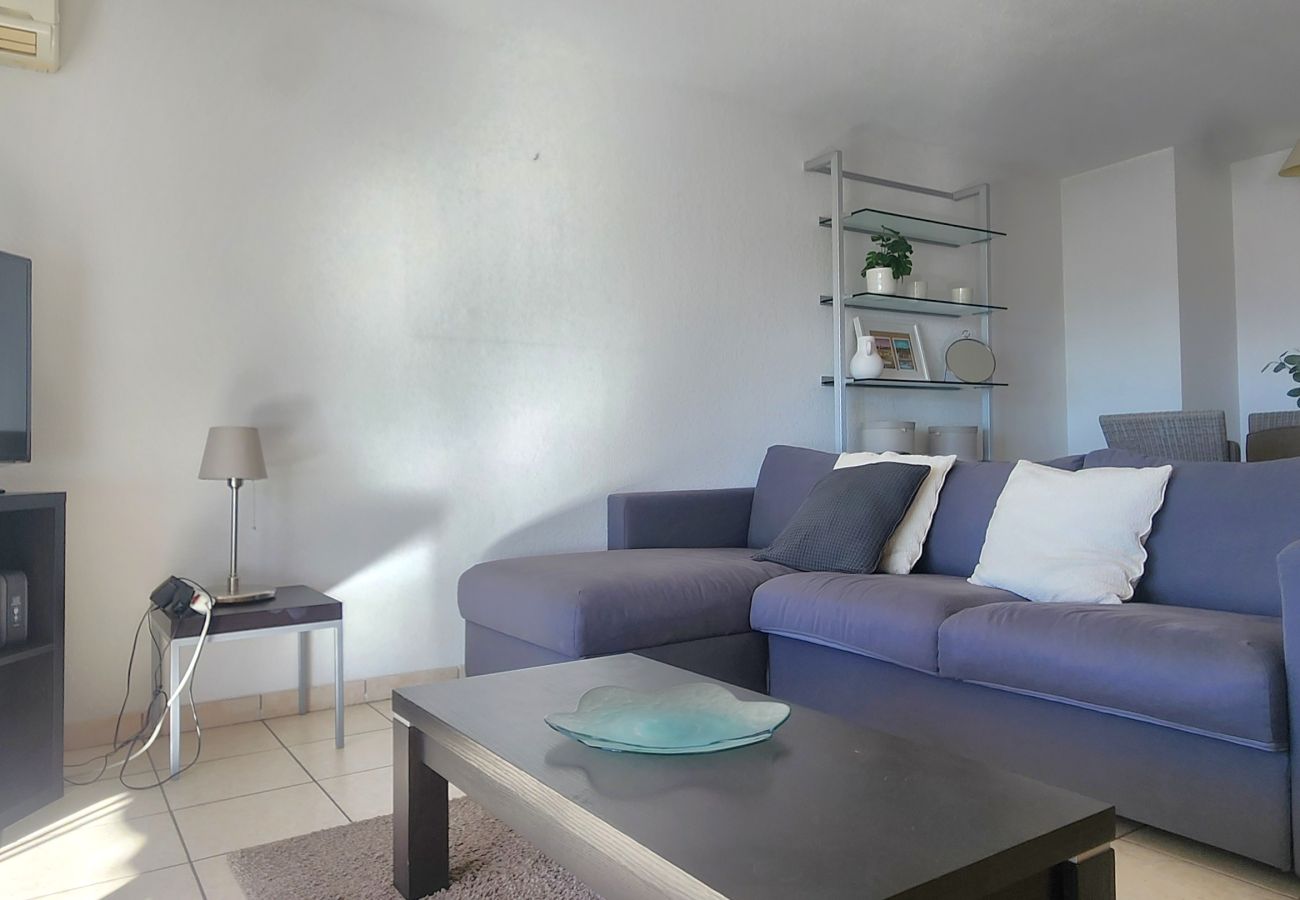 Apartment in Cannes - 2 bedrooms with private parking - 700 metres from the beaches