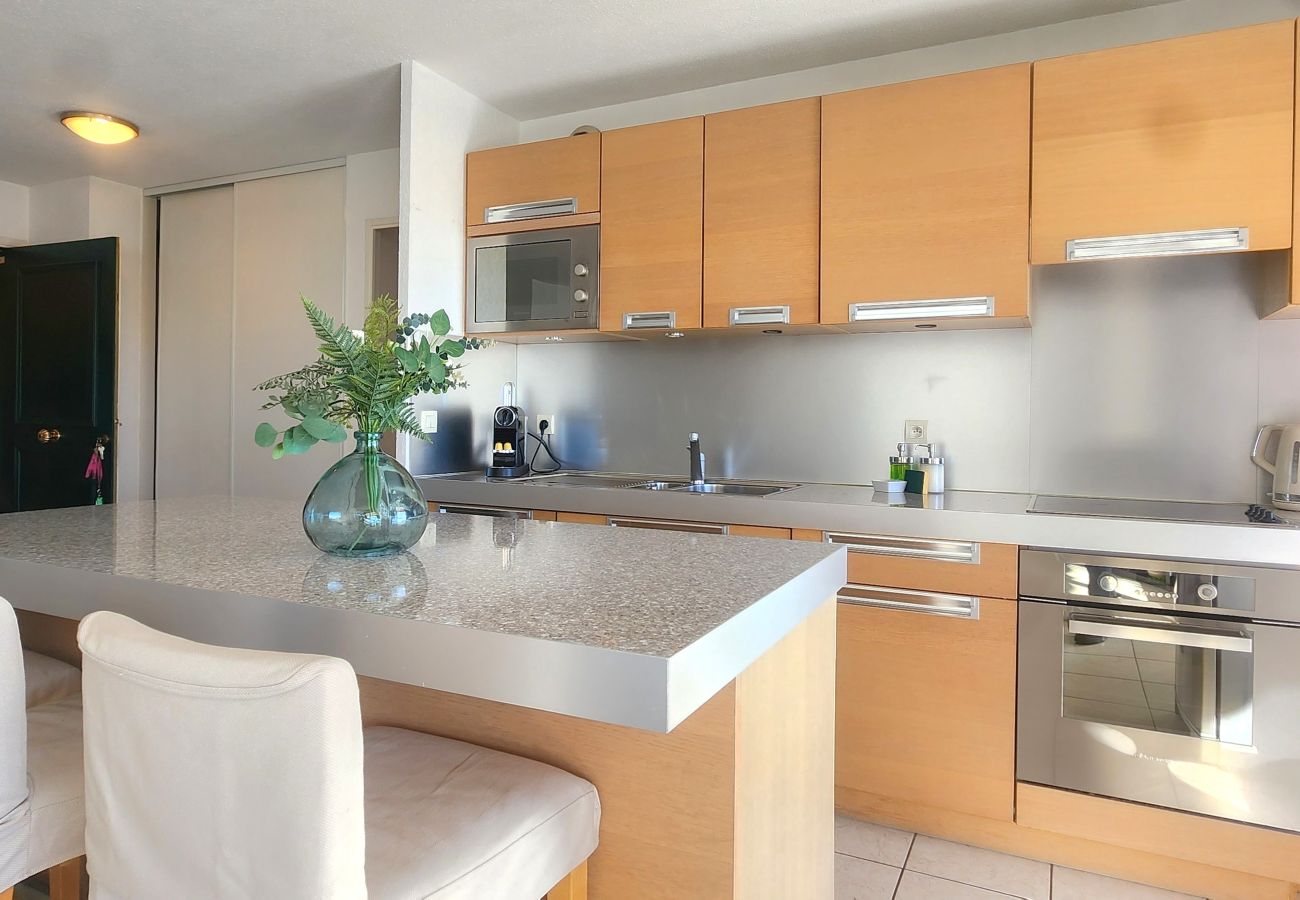 Apartment in Cannes - 2 bedrooms with private parking - 700 metres from the beaches