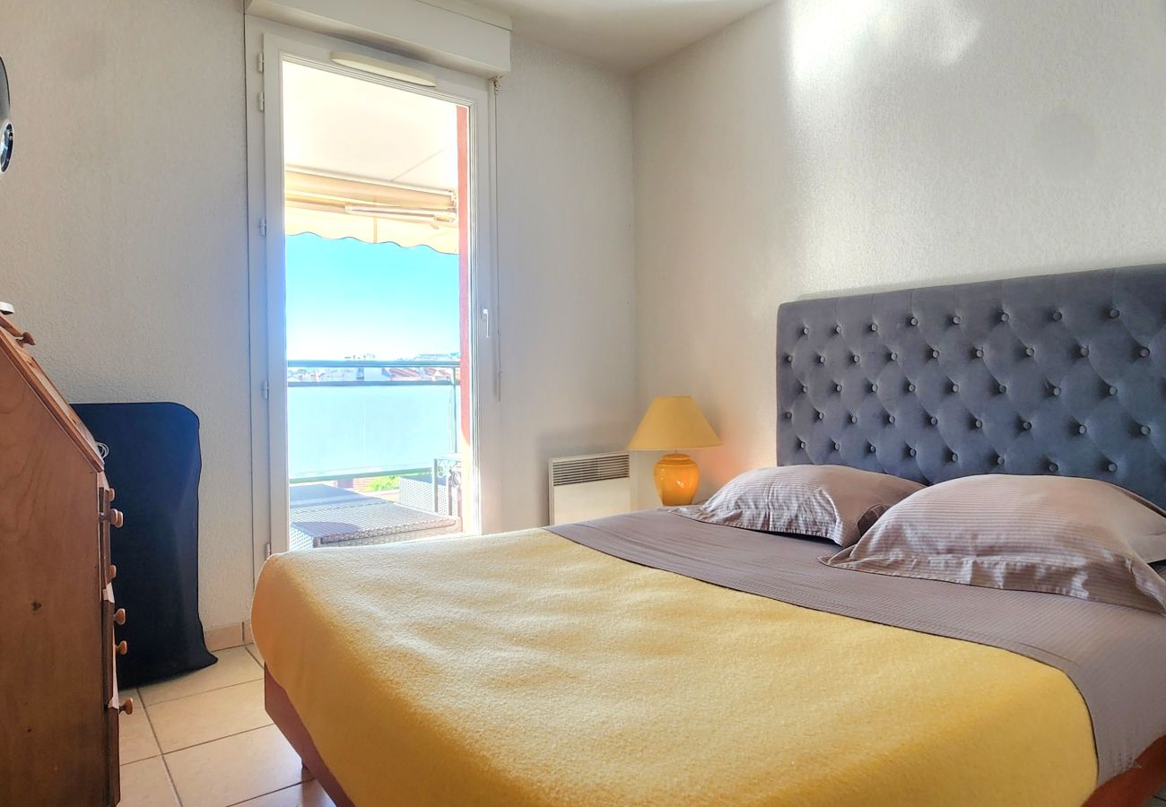 Apartment in Cannes - 2 bedrooms with private parking - 700 metres from the beaches