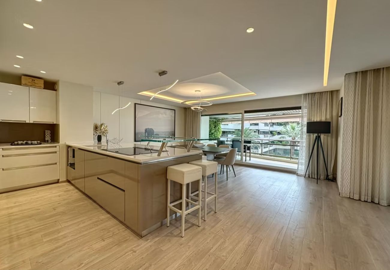 Apartment in Cannes - Luxurious 3-room apartment, 140 m² with 45 m² terrace and sea view - 100 m from La Croisette