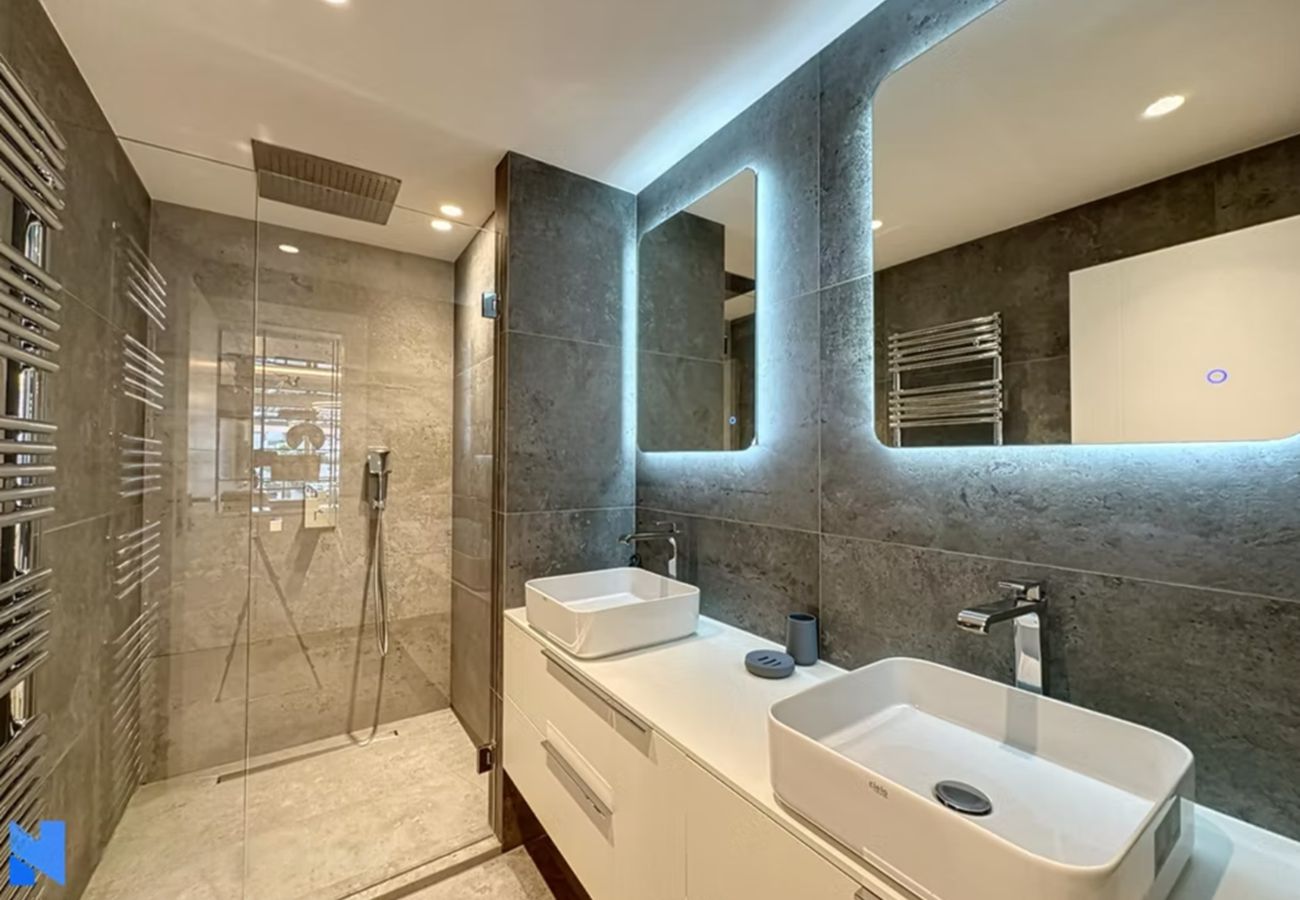 Apartment in Cannes - Luxurious 3-room apartment, 140 m² with 45 m² terrace and sea view - 100 m from La Croisette