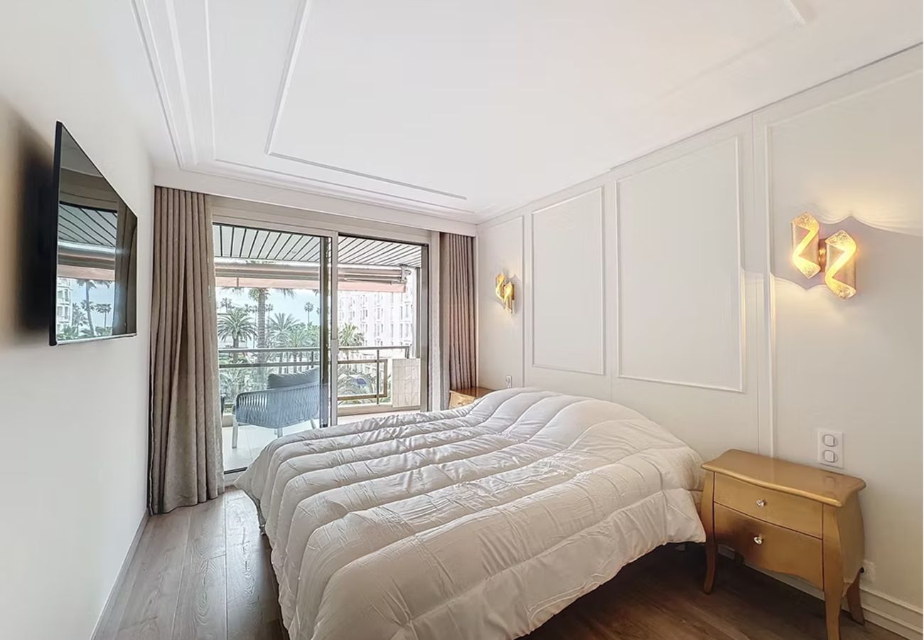 Apartment in Cannes - Luxurious 3-room apartment, 140 m² with 45 m² terrace and sea view - 100 m from La Croisette