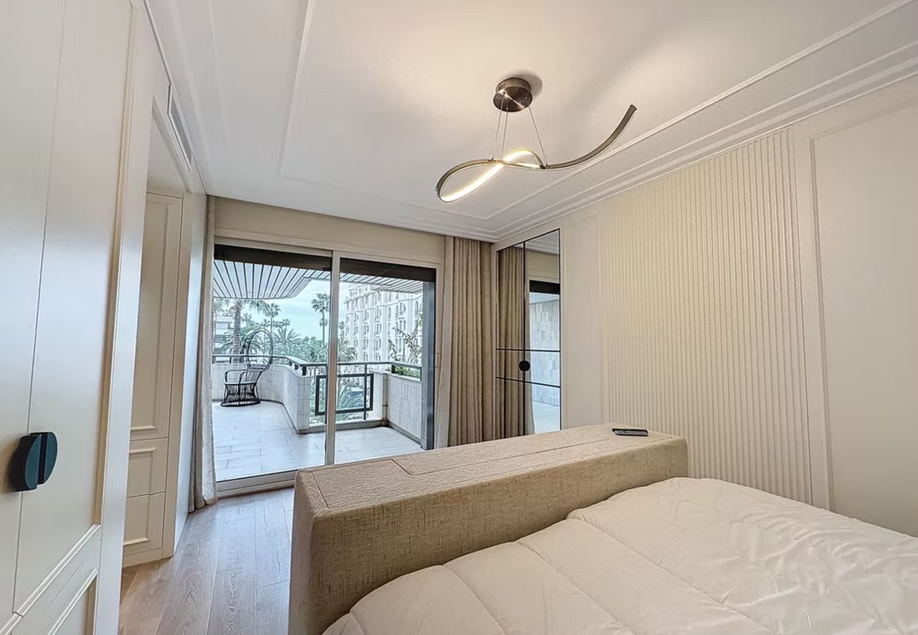 Apartment in Cannes - Luxurious 3-room apartment, 140 m² with 45 m² terrace and sea view - 100 m from La Croisette